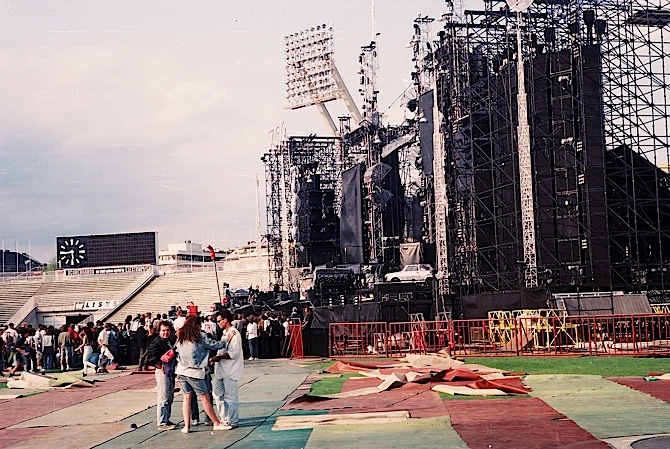 U2gigs.com photos » Zooropa Tour » 1993-07-23 - Budapest